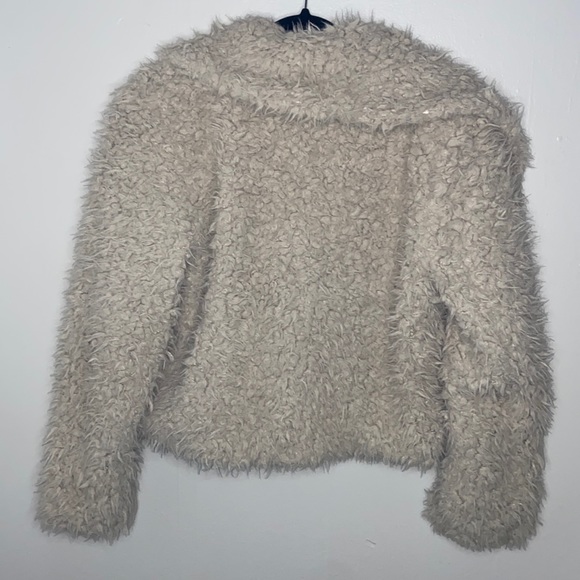 🦋The comfiest Zara cream faux fur jacket! - Picture 4 of 10